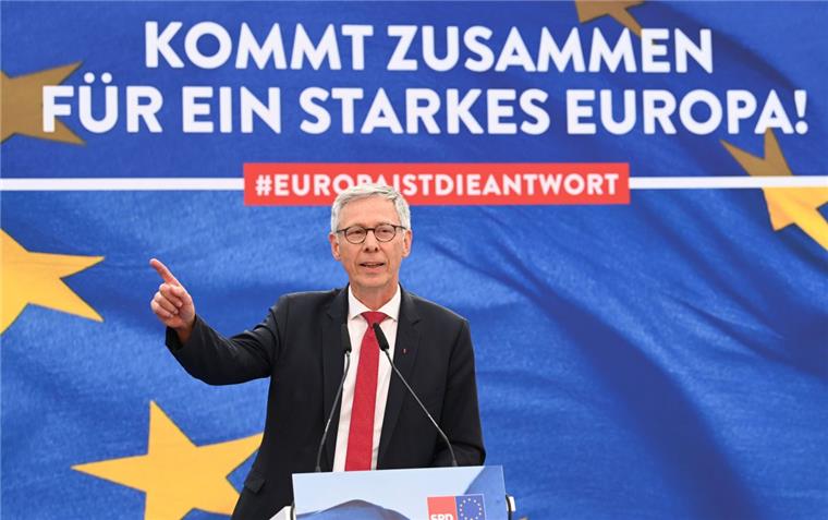 SPD trotz Verlusten stärkste Kraft bei Europawahl in Bremen Carsten Sieling, Bürgermeister in Bremen und Spitzenkandidat der SPD bei der Bürgerschaftswahl, vor der Europawahl.