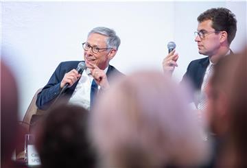 Carsten Sieling (links), hier mit NZ Chefredakteur Christoph Linne, kehrt zur Arbeitnehmerkammer zurück.