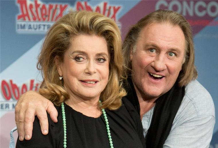 Catherine Deneuve wird 80 Catherine Deneuve (l) und Gerard Depardieu 2012 in Berlin.