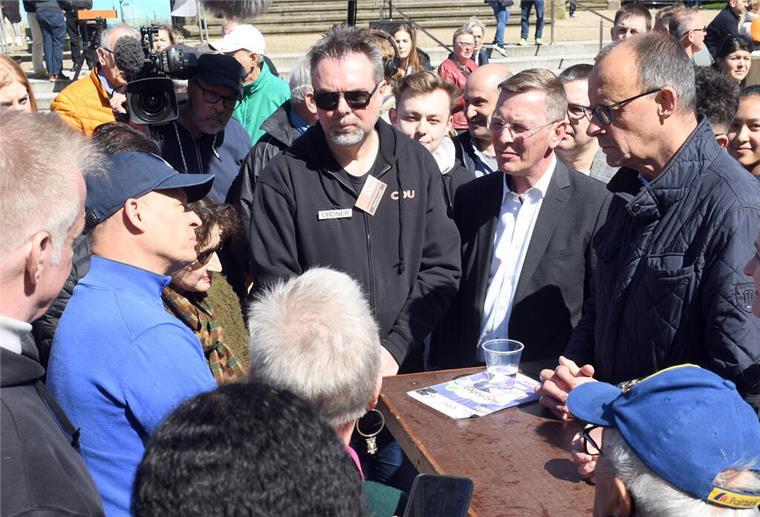 CDU-Chef Friedrich Merz (rechts) hat Bremerhaven besucht. Er sieht großes Potenzial in Bremen und Bremerhaven.