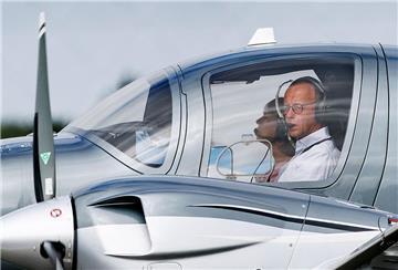 CDU-Chef Merz hat seinen Pilotenschein gerade um ein Jahr verlängert. (Archivfoto). 