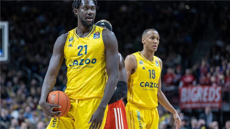 Alba Berlin verliert gegen Paris - Koumadje suspendiert Center Khalifa Koumadje wurde von Alba vorerst suspendiert.