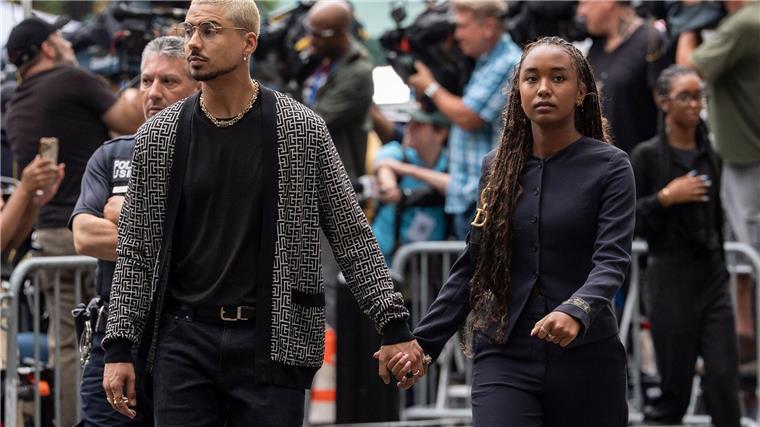 Jury spricht „Diddy“ Combs von den schwersten Vorwürfen frei Chance Combs (rechts) und Quincy Brown (links), Tochter und Sohn von Sean „Diddy“ Combs, kommen in New York am Gericht an.