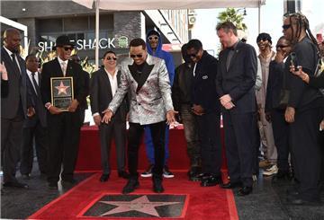 Charlie Wilson (vorne) war schon viele Male für den Grammy nominiert - nun bekommt er einen eigenen Stern in Hollywood.