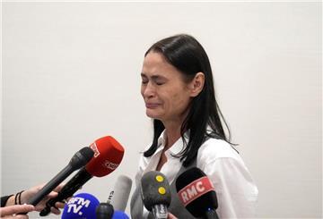 Charlotte Lewis nach dem Urteilsspruch gegen den Filmemacher Roman Polanski. Polanski wurde vom Vorwurf der Verleumdung der Schauspielerin freigesprochen.