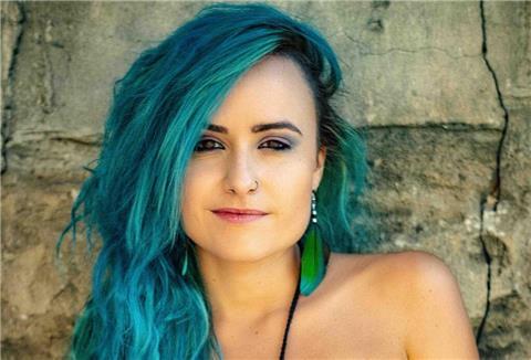 Charly Klauser gibt ein Konzert in der Jahnhalle