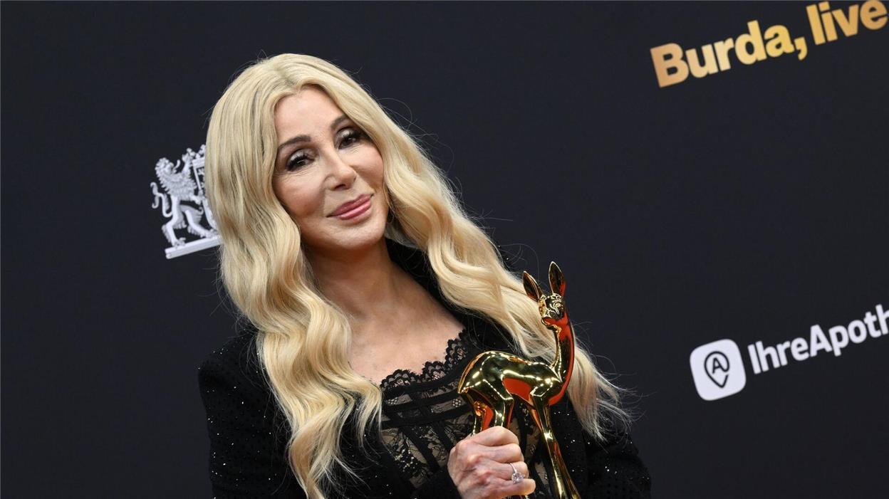 Glamour, Superstars und ein irrlichternder Thomas Gottschalk Cher wurde mit einem „Legenden“-Bambi geehrt.