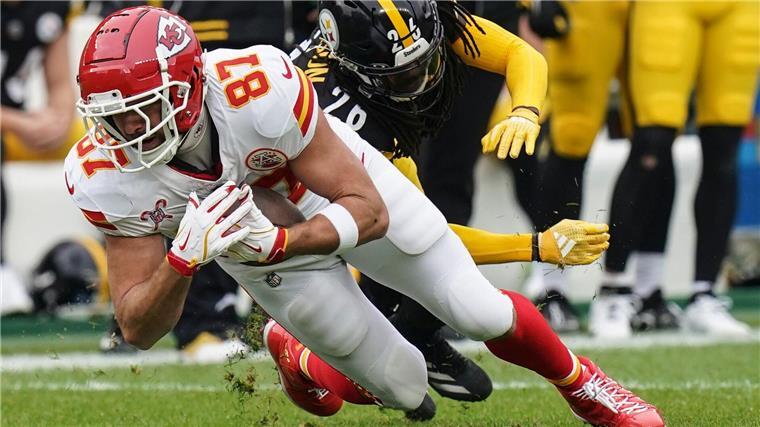 Chiefs Tight End Travis Kelce in Aktion.