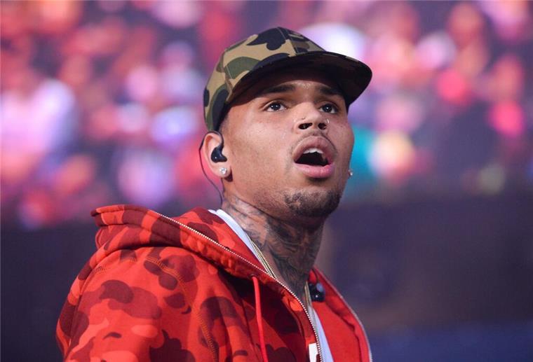 Chris Brown wurde wegen des Verdachts auf schwere Körperverletzung festgenommen, nun ist er auf Kaution freigekommen. (Archivbild)