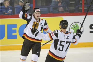 Christian Ehrhoff (links) will auch bei der WM in Russland wieder häufig mit seinen Nationalmannschaftskollegen jubeln.