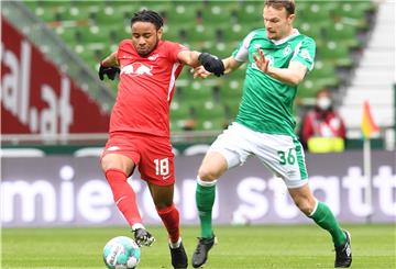 Christian Groß (rechts) wird bei Werder im defensiven Mittelfeld benötigt.