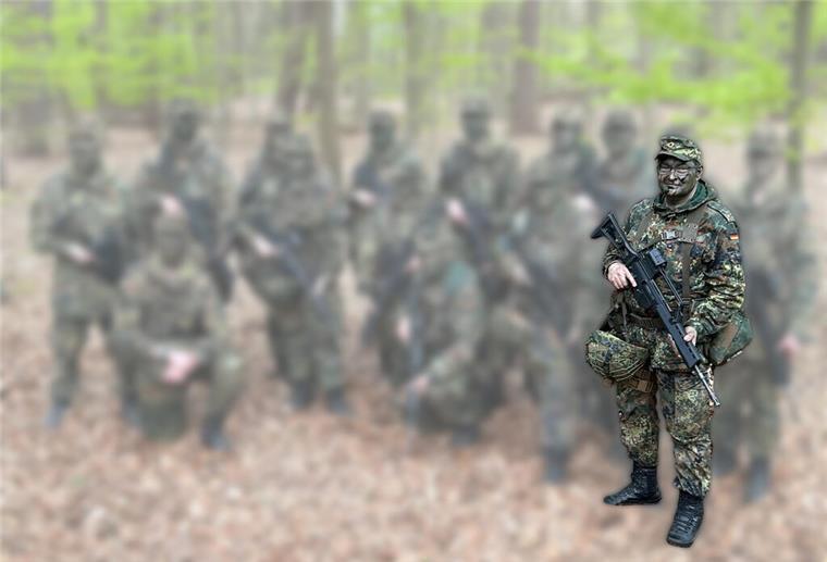 Christian Heske ist einer der ersten zwölf Zivilisten, die sich schon seit bald einem Jahr für die Heimatschutzkompanie Bremerhaven der Bundeswehr ausbilden lassen.