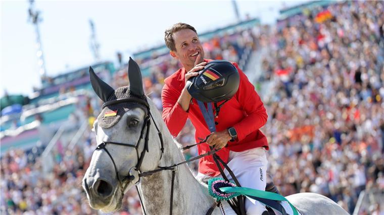 Pferde-Mitbesitzer Müller gratuliert zu Gold: „Hut ab“ Christian Kukuk ist mit Checker Olympiasieger geworden.