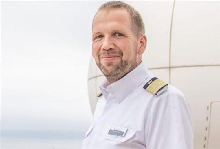 Nach Gerüchten um Kapitän der „Mein Schiff 3“ in Cuxhaven: Käpt’n noch an Bord Christian Lerche ist und bleibt Kapitän der „Mein Schiff 3“.