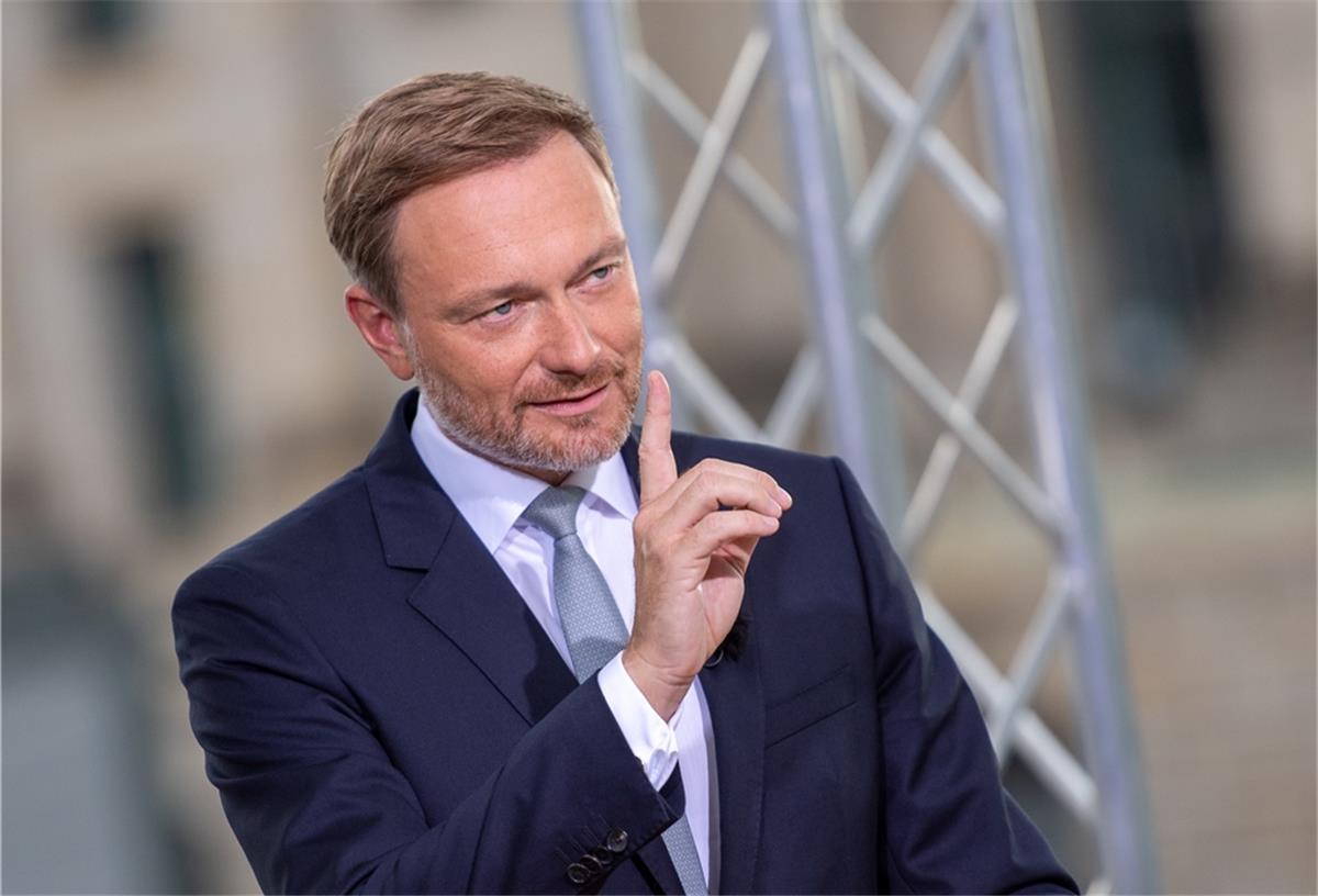 Christian Lindner, Parteivorsitzender der FDP, macht während seiner Sommertour auch in Cuxhaven Station.