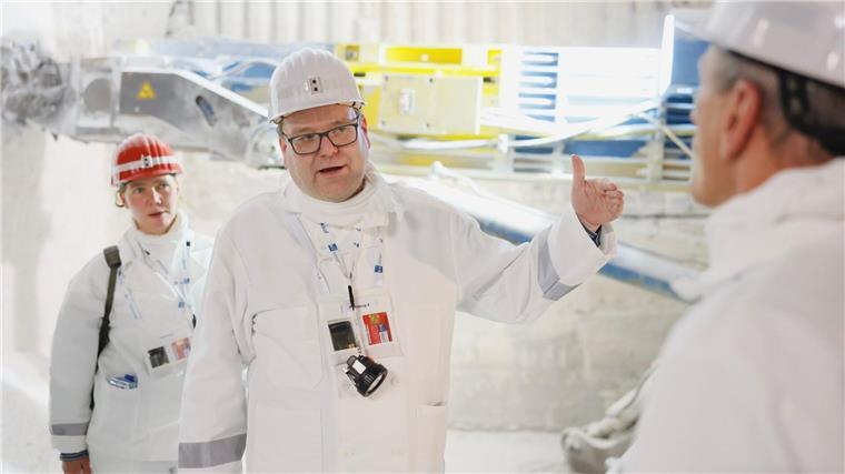 Christian Meyer (Bündnis 90/Die Grünen), Minister für Umwelt, Energie und Klimaschutz in Niedersachsen, steht in der Schachtanlage Asse II. Meyer besuchte das Atommülllager Asse bei Remlingen um sich über den Stand der Rückholung von Atommüll zu informieren.