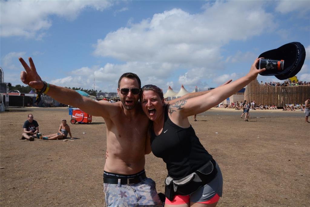 Christian und Lesly aus Cuxhaven freuen sich über mega Musik, Bombenwetter und d...