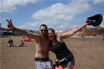 Christian und Lesly aus Cuxhaven freuen sich über mega Musik, Bombenwetter und d...