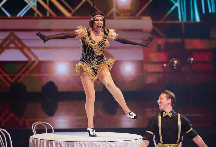 Stefan Raab zeigt bei „Let’s Dance“ seine Tanzkünste Christine Neubauer erhielt für ihre Darbietung die Bestnote.