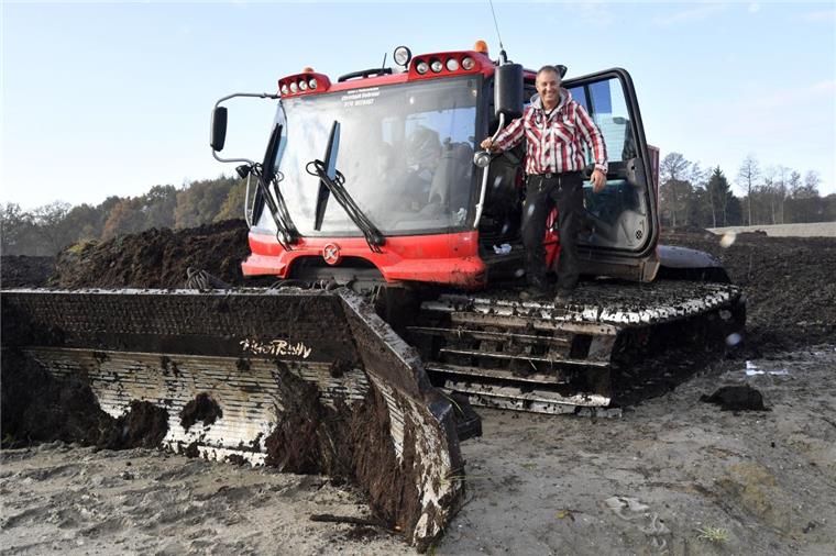 Mit Video: Was macht denn ein Pistenbully in Bremerhaven? Christoph Behrens fährt im Moor Pistenbully.