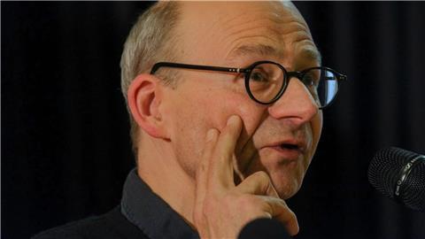 Christoph Spehr hält eine Rede.