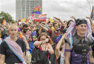 Christopher Street Day in Bremerhaven: Bunt, laut und vor allem queer. 