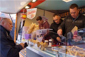 Churros sind eine Leckerei aus Lateinamerika. Beim Streetfood-Circus waren sie e...