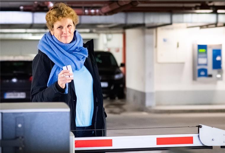 Braucht die Bremerhavener City Veränderung beim Parken? City-Managerin Claudia Bitti in der Theatergarage: Hier parken Kundinnen und Kunden gerne. Das Ambiente ist freundlich, die Innenstadt ist direkt vor der Tür.