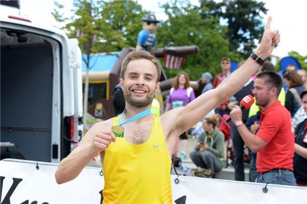 City-Marathon Bremerhaven. Patrick Kaczynsk, der Marathon-Sieger bei den Männern. 