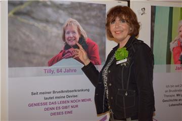 Claudia Marhenke-Maybaum hat ehrenamtlich das Projekt zur Ausstellung „Hommage an das Leben“ auf den Weg gebracht. Zurzeit ist die Ausstellung im Klinikum Reinkenheide zu sehen.