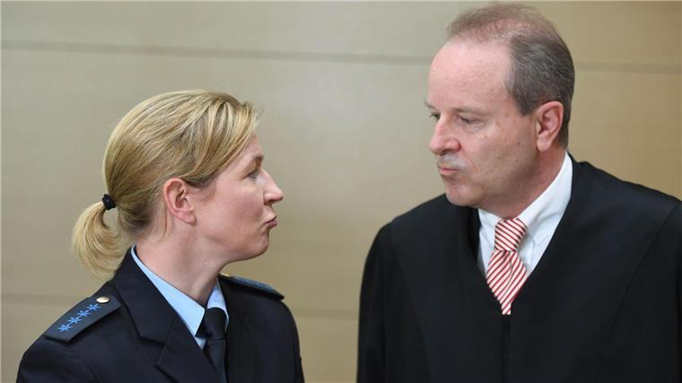 Pechsteins Prozess um Millionen und ihren Ruf Claudia Pechstein wird auch am OLG von Anwalt Thomas Summerer vertreten.