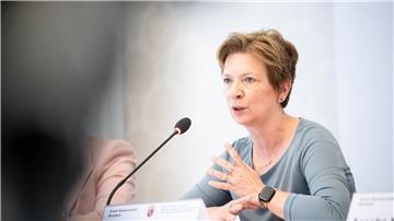 Claudia Schilling (SPD), Sozialsenatorin in Bremen
