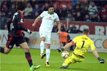 Claudio Pizarro - einfach unglaublich. Der Werder-Profi erzielt in Leverkusen drei Treffer beim 4:1-Sieg.