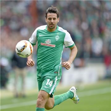 Claudio Pizarro fehlt Werder Bremen wohl noch länger. 