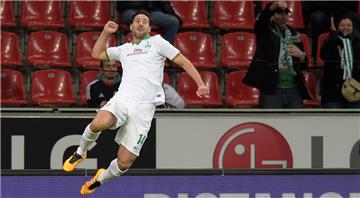 Claudio Pizarro hat 99 Tore für Werder erzielt und ist damit zweitbester Torjäger der Werder-Geschichte. Foto  Gambarini/dpa 