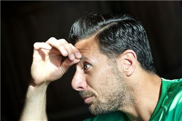 Claudio Pizarro ist ein Führungsspieler bei Werder Bremen. Foto Gumz