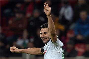 Claudio Pizarro ist Werders gefährlichster Stürmer.