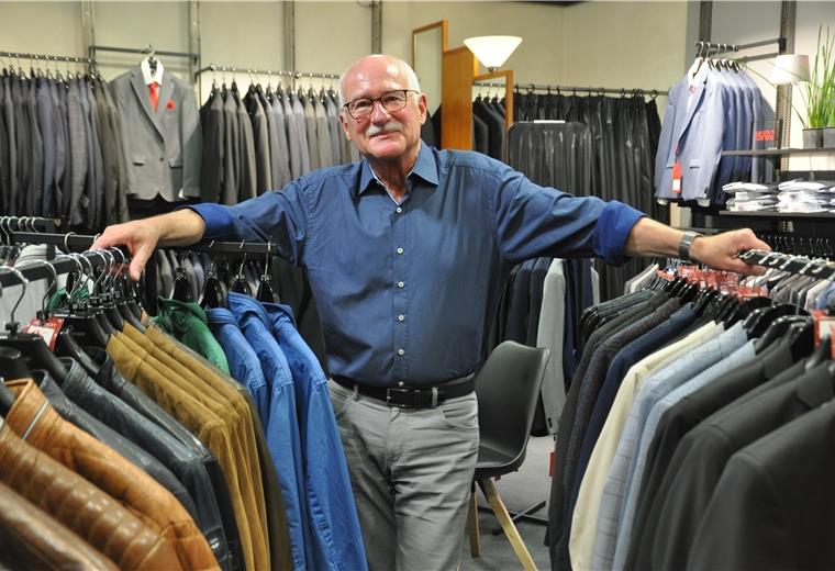 Händler wollen trotz Karstadt-Aus nicht schwarz sehen Claus von der Heide, Inhaber des vor 140 Jahren gegründeten gleichnamigen Hauses für Männermode, sagt: "Das Aus von Karstadt ist absolut bedauerlich."