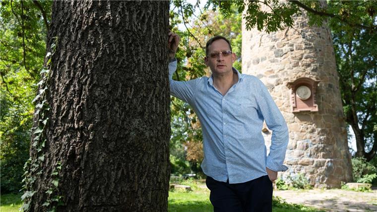 „Die Projektoren“ werfen Licht auf europäische Tragödien Clemens Meyer steht mit seinem neuen Roman auf der Longlist des Deutschen Buchpreises (Foto: Produktion).