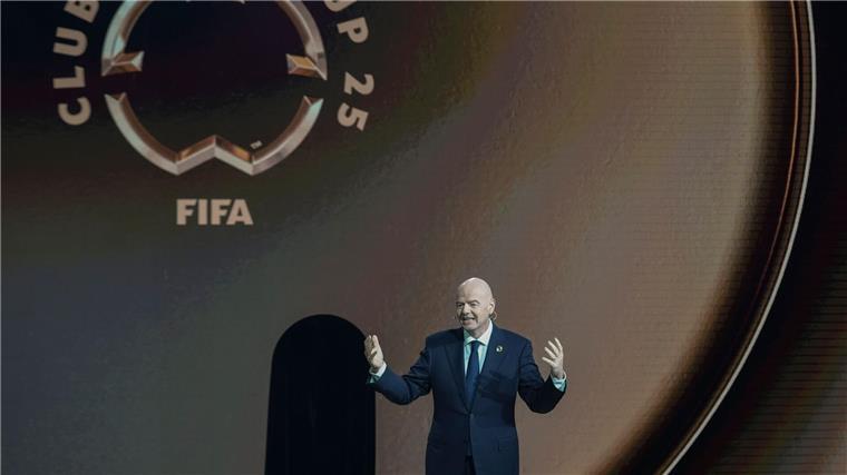 Club-WM: FIFA-Präsident Gianni Infantino spricht während der Auslosung für das Großevent.