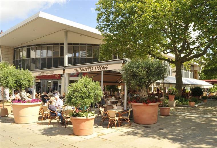 Lebensfreude und Genuss Eiscafe von draußen