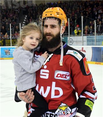 Cody Lampl mit seiner Tochter