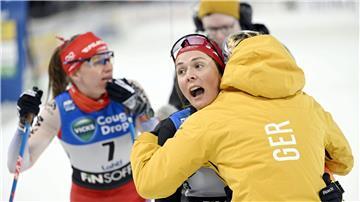 Coletta Rydzek jubelt im Ziel.