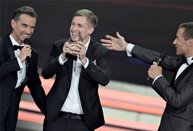 Goldene Henne für Barbara Schöneberger und Sarah Connor Comedian Till Reiners gewinnt die Goldene Henne in der Kategorie Comedy.