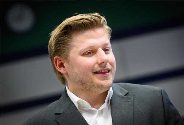 Comedian und Satiriker Sebastian Hotz alias El Hotzo beim Prozess in Berlin. (Archivbild) 