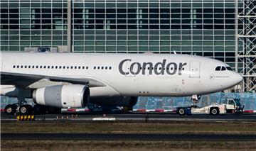 Condor hält ihren Flugbetrieb aufrecht. Aber es gibt Probleme für etliche Reisende.