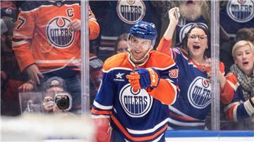 Connor McDavid erreicht mit seinem 1000. Scorer-Punkt einen Meilenstein.
