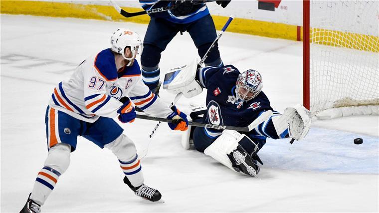 Connor McDavid sammelte gegen die Jets seine Scorerpunkte 98 und 99.