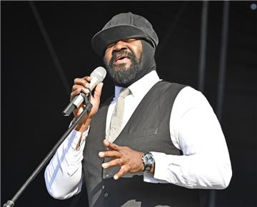Cool Million und Gregory Porter beim Open Air in Bremerhaven. Foto: Scheschonka