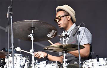 Cool Million und Gregory Porter beim Open Air in Bremerhaven. Foto: Scheschonka